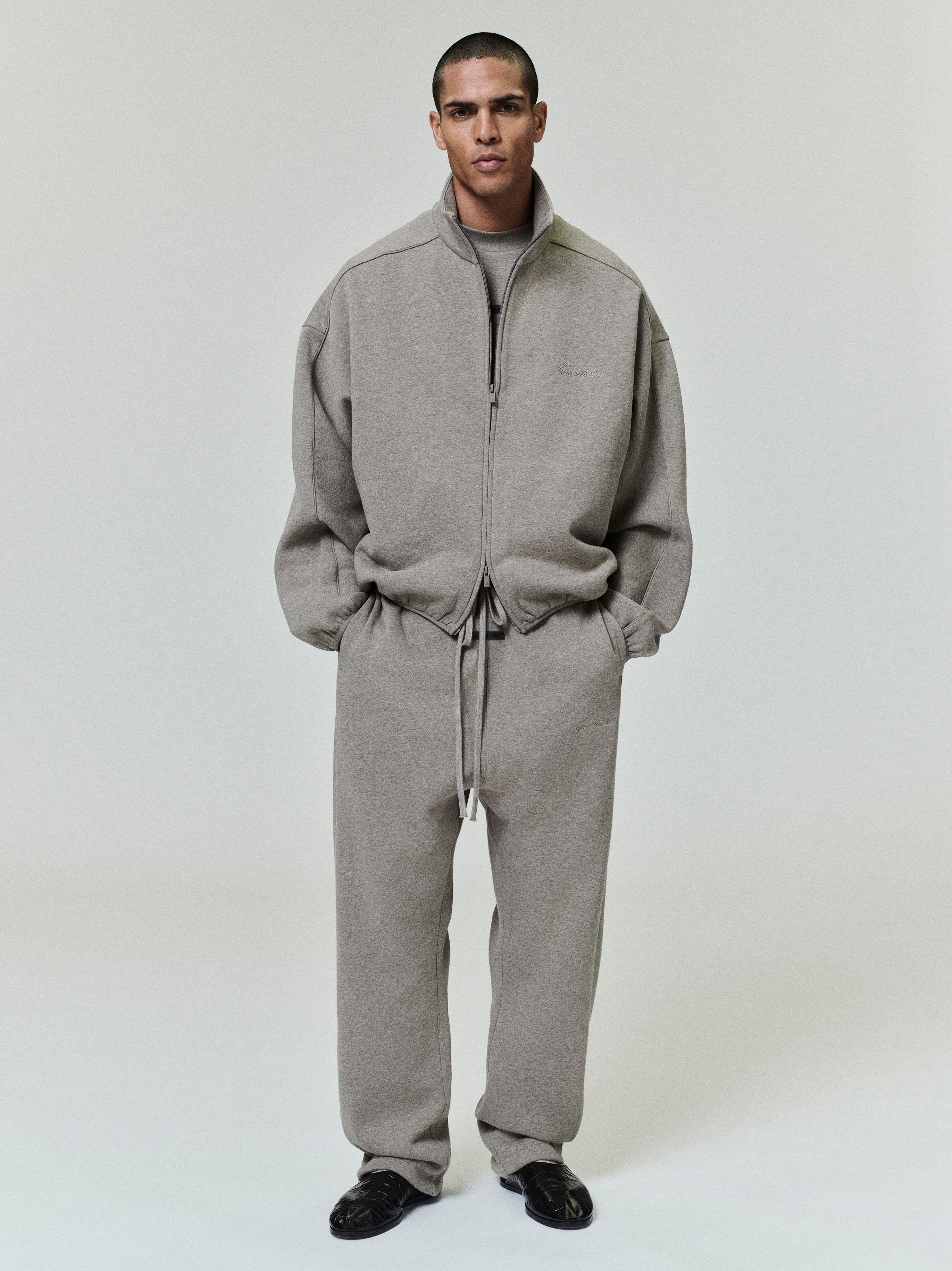Relaxed Fleece Sweatpant With Piping