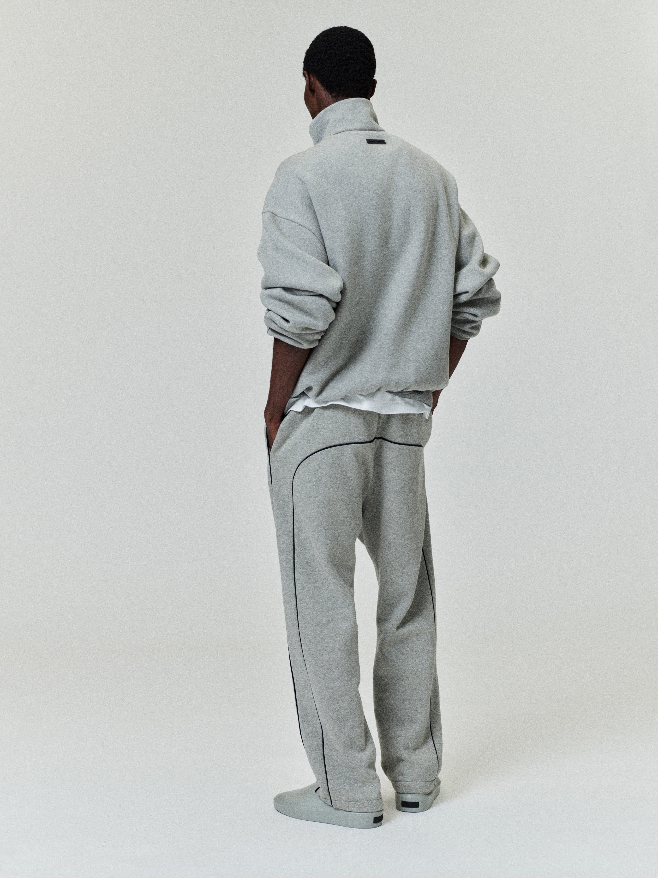 Relaxed Fleece Sweatpant With Piping