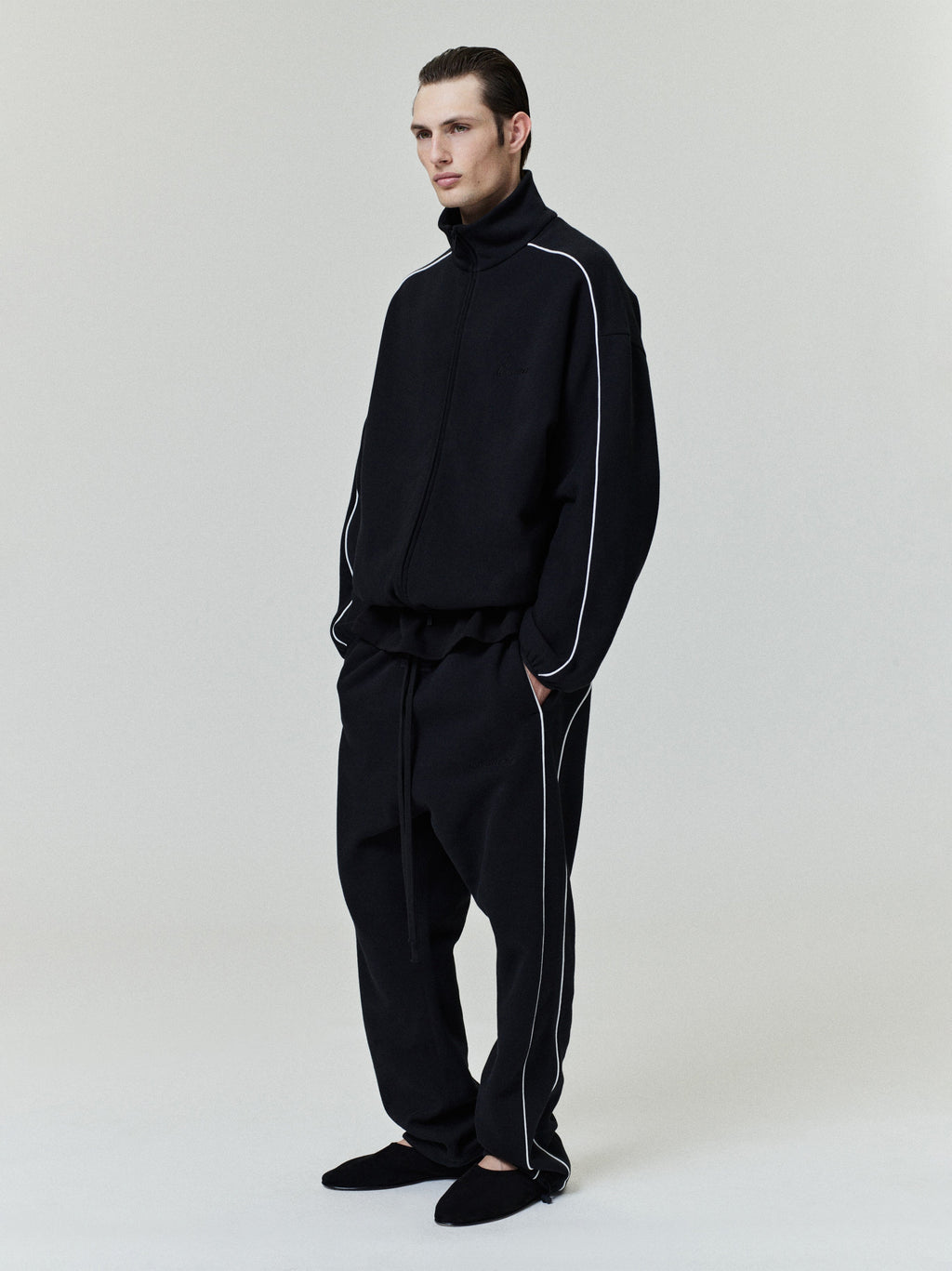 Relaxed Fleece Sweatpant With Piping