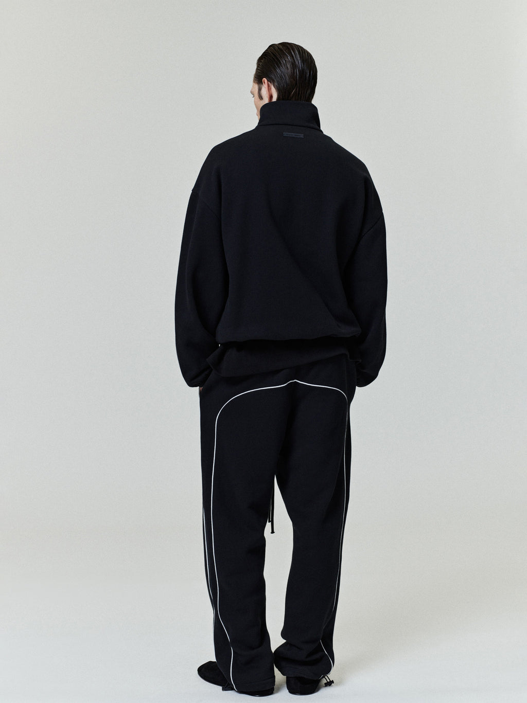 Relaxed Fleece Sweatpant With Piping