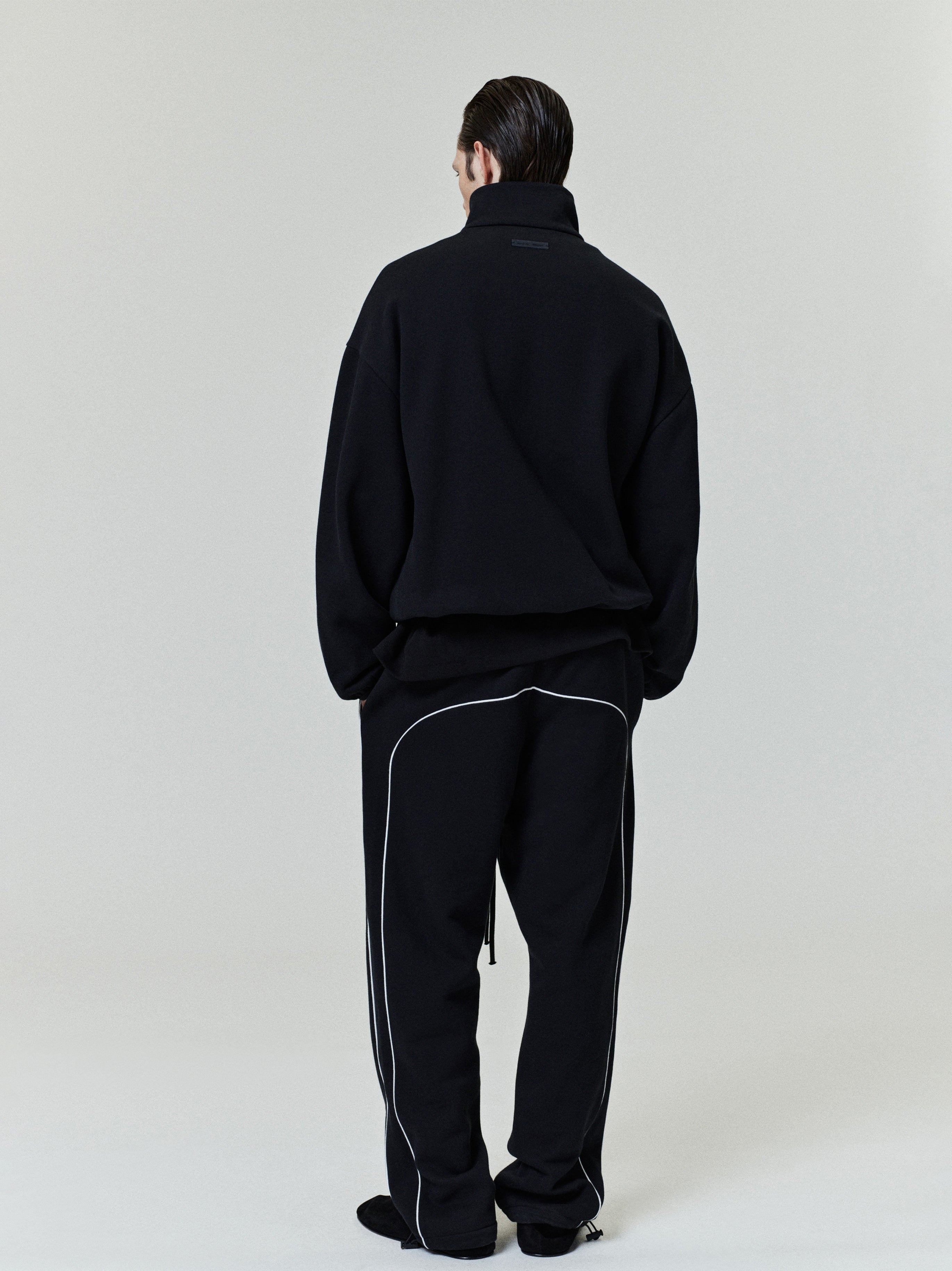 Relaxed Fleece Sweatpant With Piping